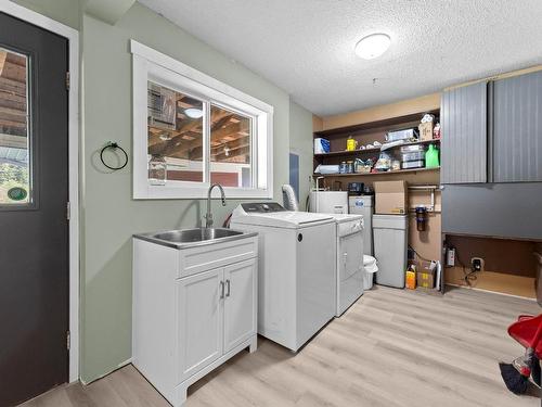 4608 Harrison Road, Kamloops, BC - Indoor Photo Showing Laundry Room
