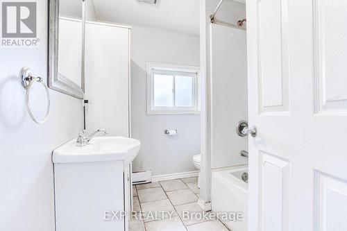 Upper - 206 Church Street, St. Catharines, ON - Indoor Photo Showing Bathroom