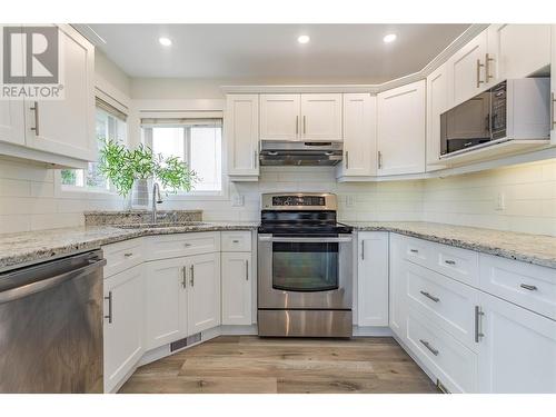1085 Caledonia Way, West Kelowna, BC - Indoor Photo Showing Kitchen With Upgraded Kitchen