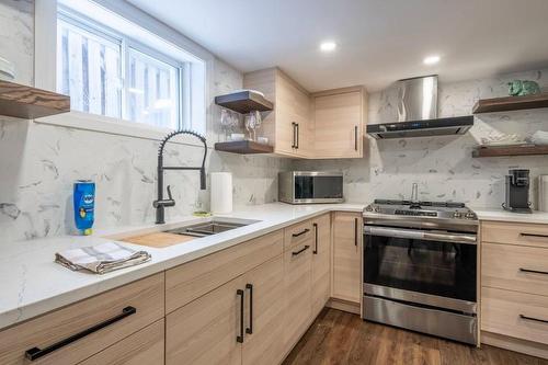122 Queensdale Avenue E, Hamilton, ON - Indoor Photo Showing Kitchen