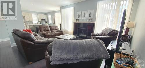 78 Dunlop Road, Carleton Place, ON - Indoor Photo Showing Living Room