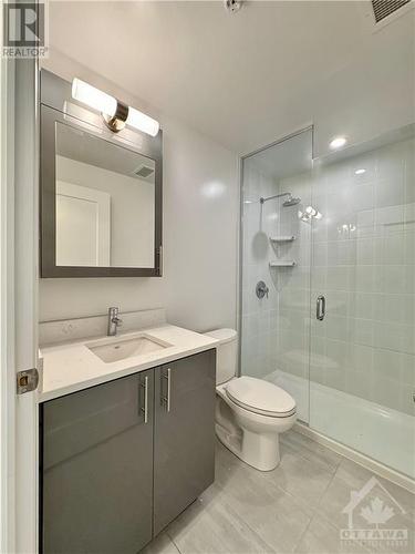 805 Carling Avenue Unit#3601, Ottawa, ON - Indoor Photo Showing Bathroom