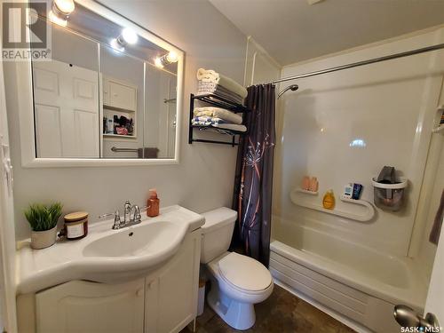 1317 North Railway Street E, Swift Current, SK - Indoor Photo Showing Bathroom