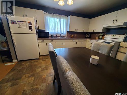 1317 North Railway Street E, Swift Current, SK - Indoor Photo Showing Kitchen With Double Sink