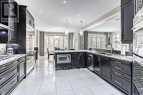 36 Cachet Court, Brampton, ON - Indoor Photo Showing Kitchen With Upgraded Kitchen