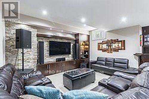 36 Cachet Court, Brampton, ON - Indoor Photo Showing Living Room