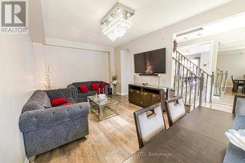 108 Abigail Crescent, Caledon, ON - Indoor Photo Showing Living Room