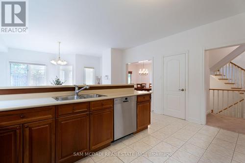 5114 Forest Hill Drive, Mississauga, ON - Indoor Photo Showing Kitchen With Double Sink