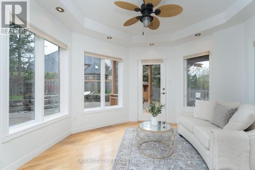 5114 Forest Hill Drive, Mississauga, ON - Indoor Photo Showing Living Room