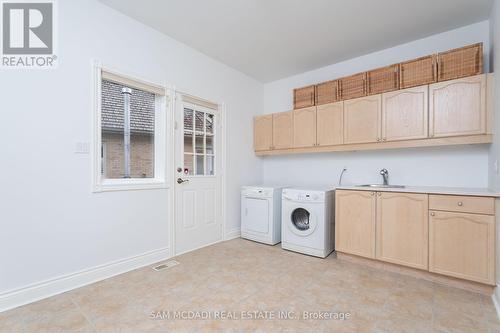 5114 Forest Hill Drive, Mississauga, ON - Indoor Photo Showing Laundry Room