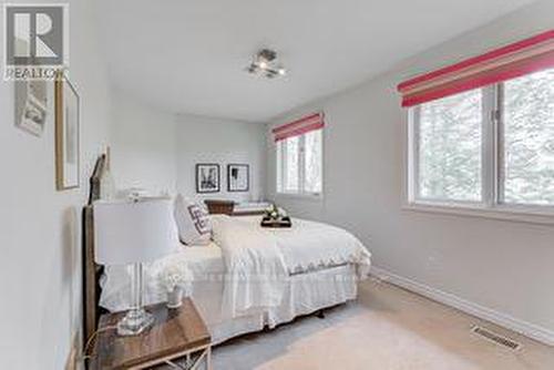 255 Elmwood Avenue, Toronto, ON - Indoor Photo Showing Bedroom