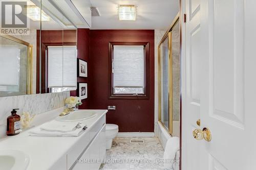 255 Elmwood Avenue, Toronto, ON - Indoor Photo Showing Bathroom