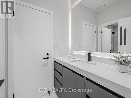 499 Rushton Road, Toronto, ON - Indoor Photo Showing Bathroom