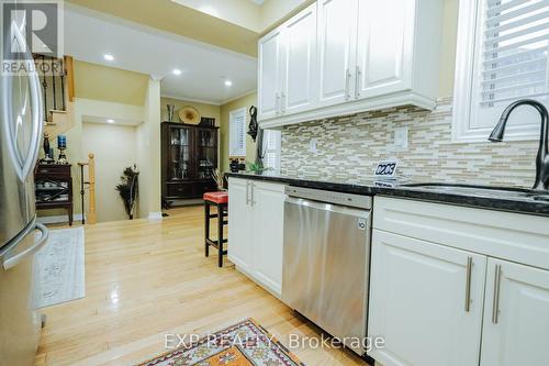 3358 C Kingston Road, Toronto, ON - Indoor Photo Showing Kitchen With Upgraded Kitchen