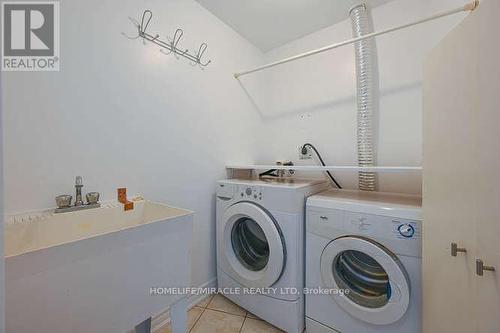 1609 - 9225 Jane Street, Vaughan, ON - Indoor Photo Showing Laundry Room