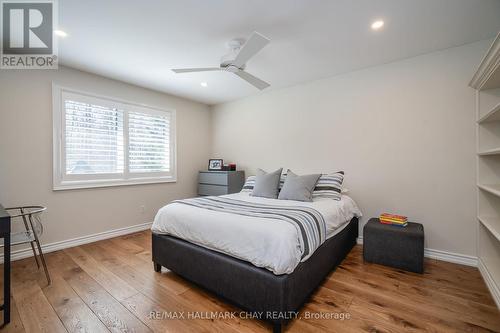 8 Royal Oak Drive, Barrie, ON - Indoor Photo Showing Bedroom