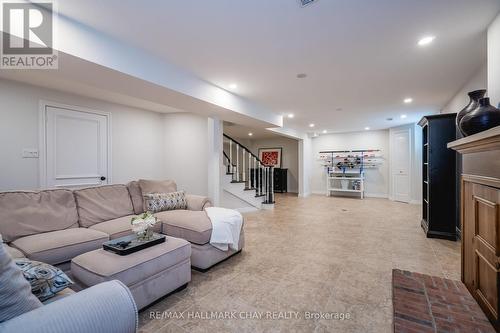 8 Royal Oak Drive, Barrie, ON - Indoor Photo Showing Living Room