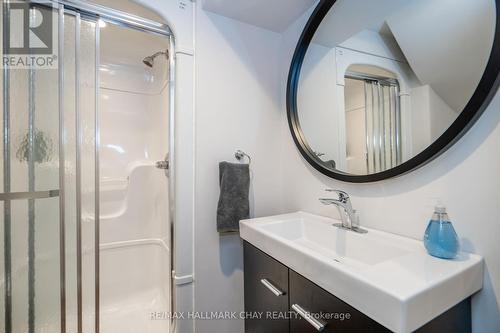 8 Royal Oak Drive, Barrie, ON - Indoor Photo Showing Bathroom