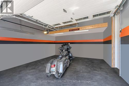 28 Princess Point Drive, Wasaga Beach, ON - Indoor Photo Showing Garage