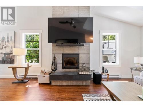 3453 Cessna Road Unit# 87 Lot# 87, Enderby, BC - Indoor Photo Showing Living Room With Fireplace