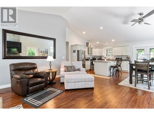 3453 Cessna Road Unit# 87, Enderby, BC - Indoor Photo Showing Living Room