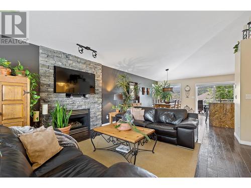 1619 Wilmot Court, Kelowna, BC - Indoor Photo Showing Living Room With Fireplace