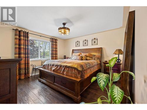 1619 Wilmot Court, Kelowna, BC - Indoor Photo Showing Bedroom