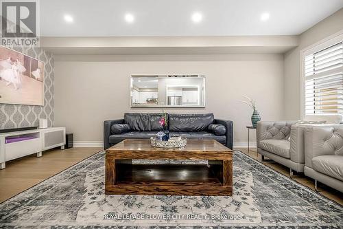 10 Arkwright Drive, Brampton, ON - Indoor Photo Showing Living Room