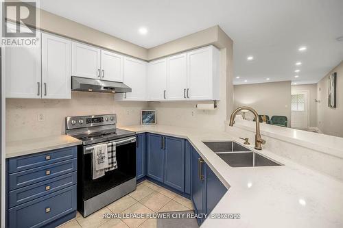 10 Arkwright Drive, Brampton, ON - Indoor Photo Showing Kitchen With Double Sink