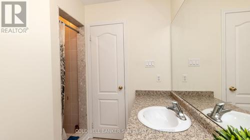 791 Candlestick Circle, Mississauga, ON - Indoor Photo Showing Bathroom