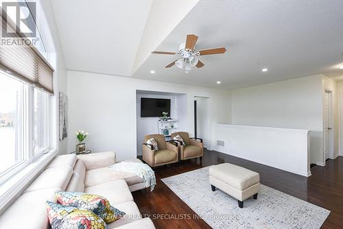 463 Dymott Avenue, Milton, ON - Indoor Photo Showing Living Room