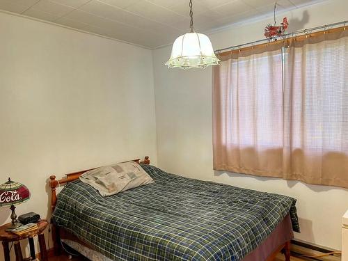 1610 Eastman Avenue, Riondel, BC - Indoor Photo Showing Bedroom