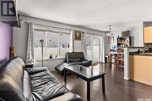 19 2751 Windsor Park Road, Regina, SK - Indoor Photo Showing Living Room