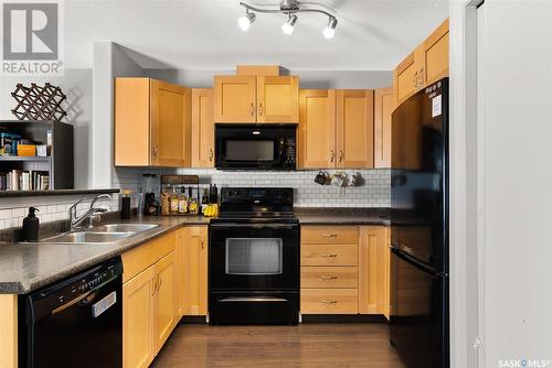 19 2751 Windsor Park Road, Regina, SK - Indoor Photo Showing Kitchen With Double Sink