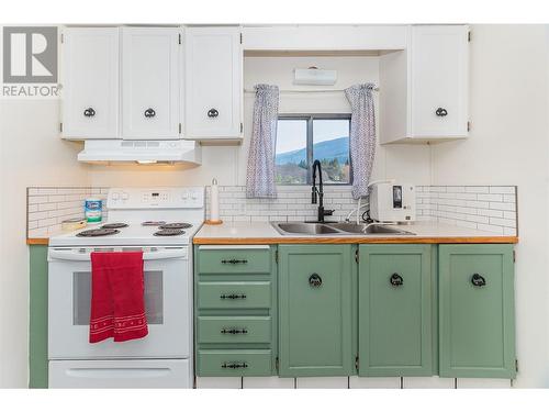 1209 Shuswap Avenue, Sicamous, BC - Indoor Photo Showing Kitchen With Double Sink