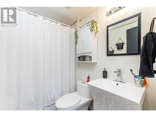 1209 Shuswap Avenue, Sicamous, BC - Indoor Photo Showing Bathroom