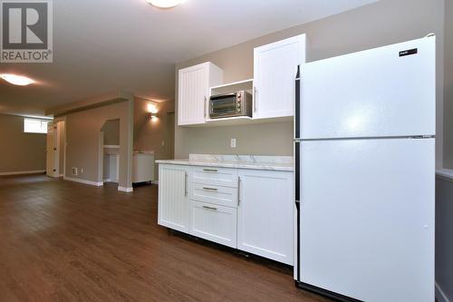 2406 Forest Drive, Blind Bay, BC - Indoor Photo Showing Kitchen