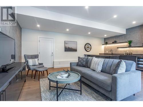 5084 Twinflower Crescent, Kelowna, BC - Indoor Photo Showing Living Room