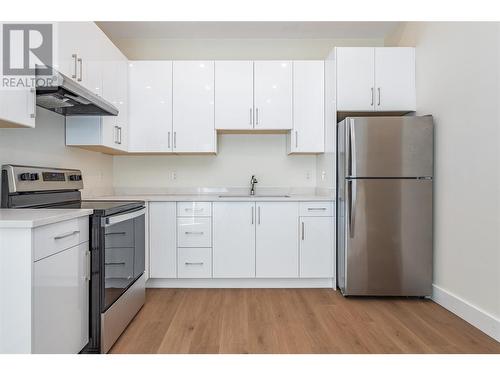 5084 Twinflower Crescent, Kelowna, BC - Indoor Photo Showing Kitchen