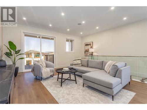5084 Twinflower Crescent, Kelowna, BC - Indoor Photo Showing Living Room
