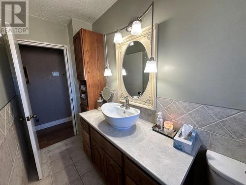 9412 9 Street, Dawson Creek, BC - Indoor Photo Showing Bathroom