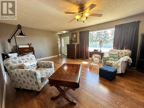 9412 9 Street, Dawson Creek, BC - Indoor Photo Showing Living Room