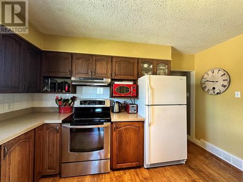 9412 9 Street, Dawson Creek, BC - Indoor Photo Showing Kitchen