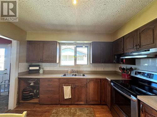 9412 9 Street, Dawson Creek, BC - Indoor Photo Showing Kitchen With Double Sink