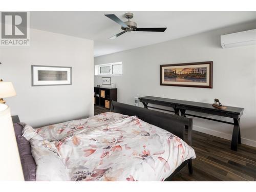 547 Radant Road, Kelowna, BC - Indoor Photo Showing Bedroom