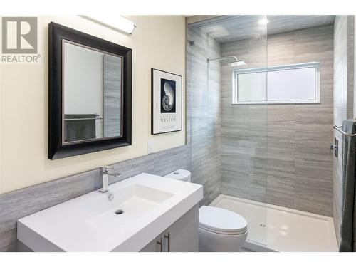 547 Radant Road, Kelowna, BC - Indoor Photo Showing Bathroom