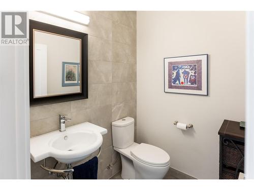 547 Radant Road, Kelowna, BC - Indoor Photo Showing Bathroom