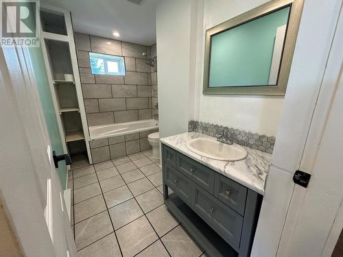 76 Halliford Avenue, Princeton, BC - Indoor Photo Showing Bathroom