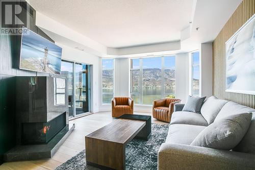 1128 Sunset Drive Unit# 1603, Kelowna, BC - Indoor Photo Showing Living Room With Fireplace