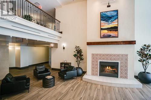 1128 Sunset Drive Unit# 1603, Kelowna, BC - Indoor With Fireplace